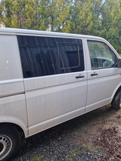 Pose fenêtre latérale en verre teintée pour Volkswagen T5/T6